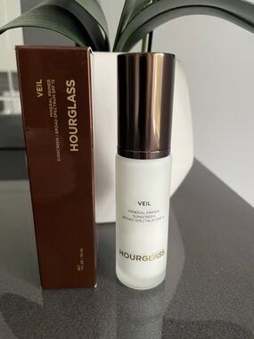 New in box Hourglass Veil Mineral Primer